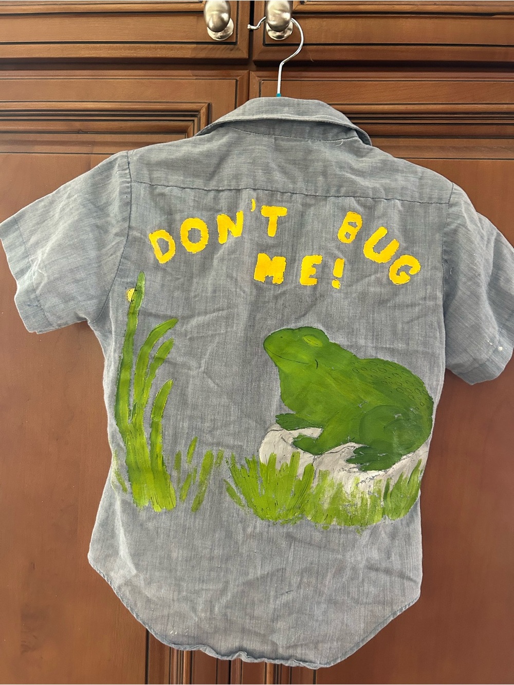 Vintage Kids' blue  Short-Sleeve Button-Down Shirt with Green Frog Graphic